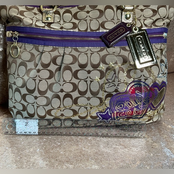 Coach Poppy - Picture 7 of 15